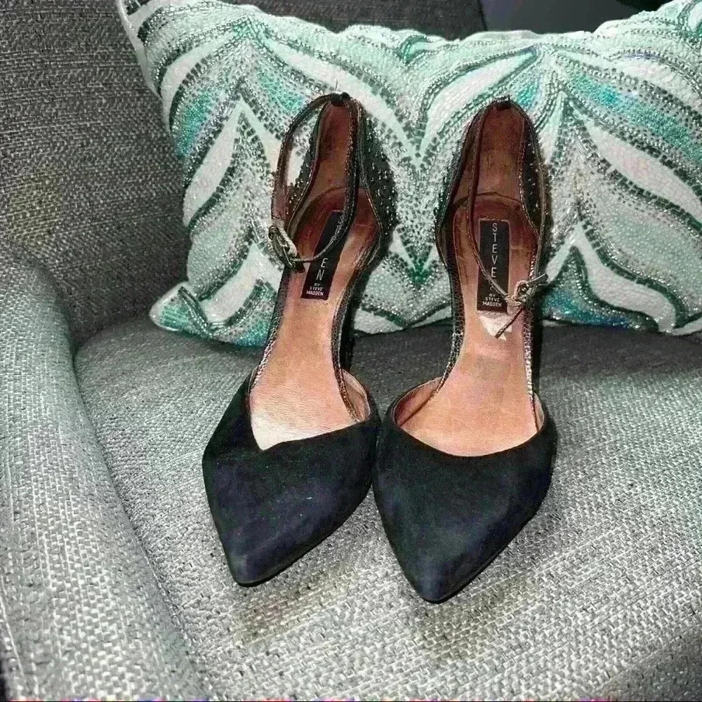 STEVEN black and gunmetal gray closed toe studded heel Size 7.5